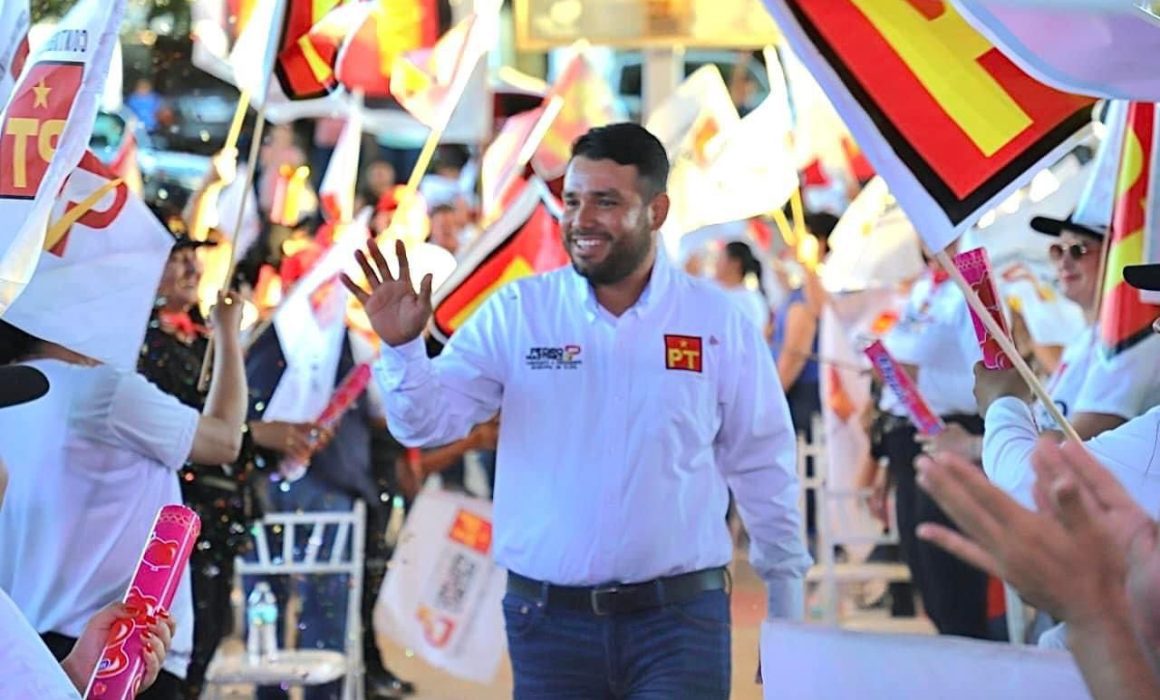 A escasas horas de que se lleve a cabo la jornada electoral, Pedro Antonio Martínez López, candidato del PT a la alcaldía de Elota presentó su renuncia ante el IEES aduciendo "problemas de salud de inmediata atención". El candidato petista había llevado a cabo una campaña intensa y colorida por lo que su renuncia causa bastante extrañeza. 