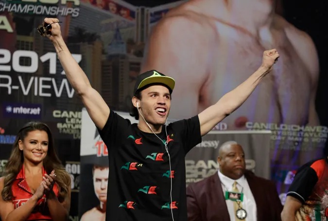 Su abogado Michael Goldstein pidió una moción para este viernes y esperan que la corte le otorgue protección por desviación de salud mental a Julio César Chávez Jr. para así poder desestimar de los cargos