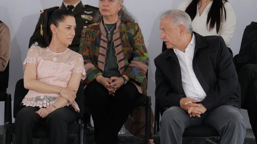 -	En qué se parece y en qué se diferencia Claudia Sheinbaum de AMLO y cómo va a garantizar su “sello propio”
-	La nueva presidenta de México no es pupila ni delfín del saliente mandatario. Tampoco es igual a él: su personalidad, su estilo y hasta su perfil político son distintos. BBC Mundo hace una comparación que da pistas de cómo puede ser la relación entre presidenta y expresidente.
