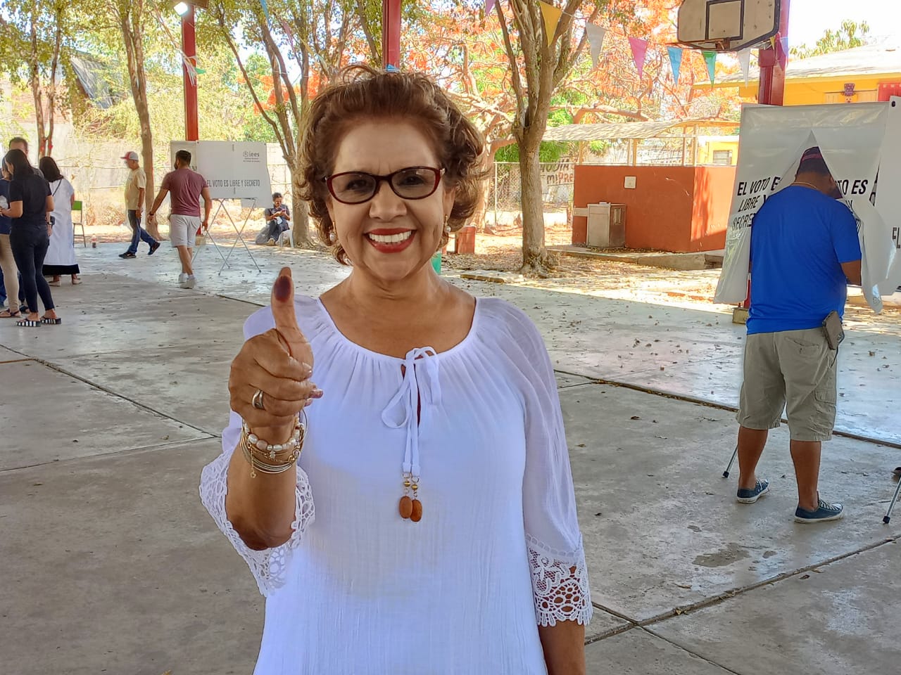 Olegaria Carrazco Macías, candidata a diputada federal por el sexto distrito por morena, agradece a la ciudadanía por la confianza al emitir su voto este 2 de Junio, el cual le favoreció y hará historia al ganar los comicios por tercera ocasión.