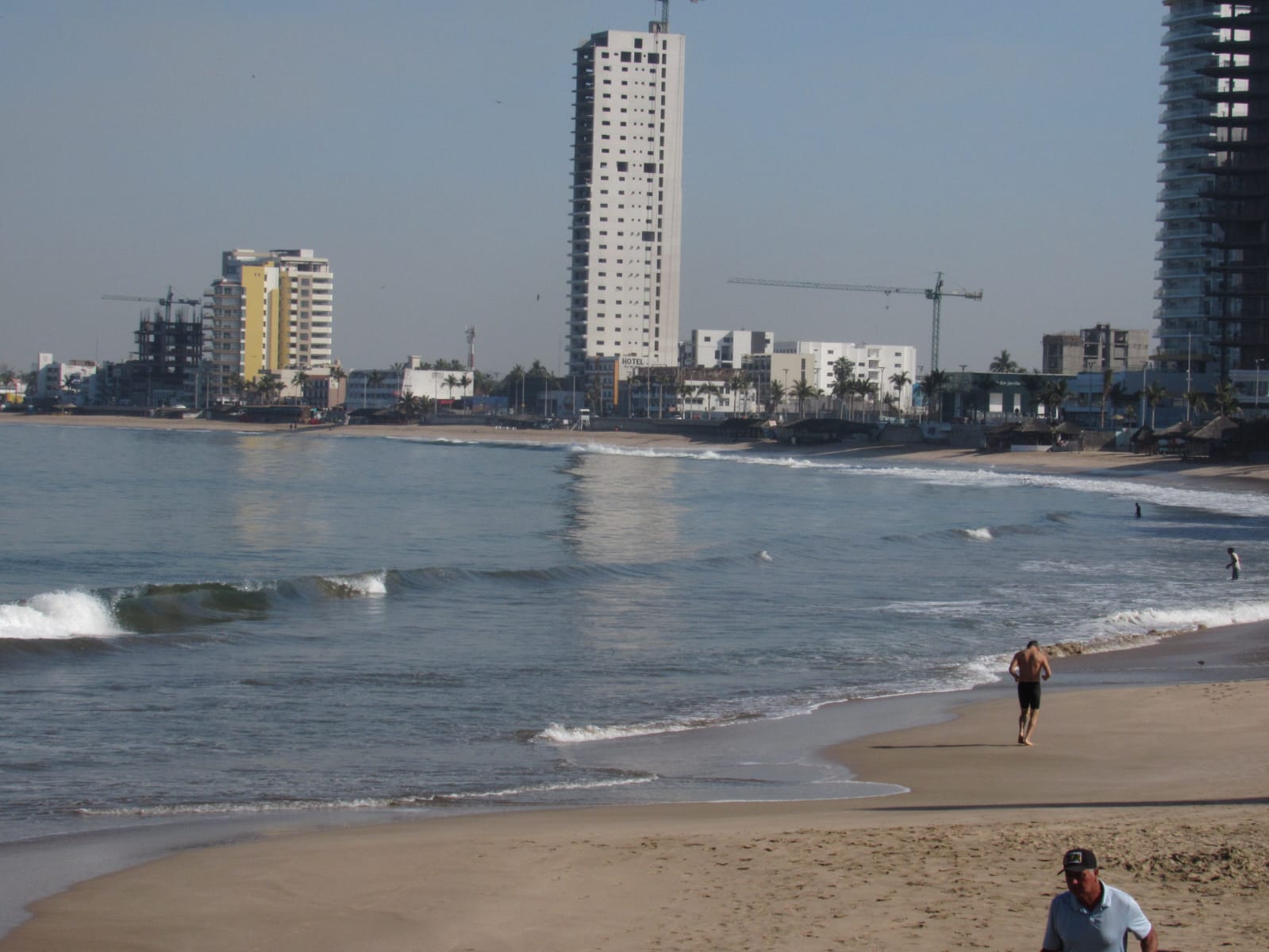 Se espera que los efectos tarden entre 48 y 72 horas, oleaje elevado y constante son las condiciones que traerá a Mazatlán
