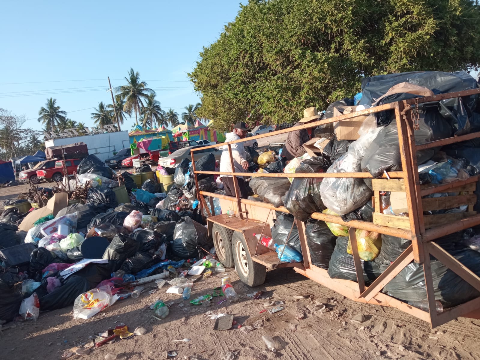 Desde el inicio de la celebración de las fiestas del mar de las cabras, personal de obras públicas del H. Ayuntamiento, a recolectado casi 100 toneladas de basura hasta el día de hoy.