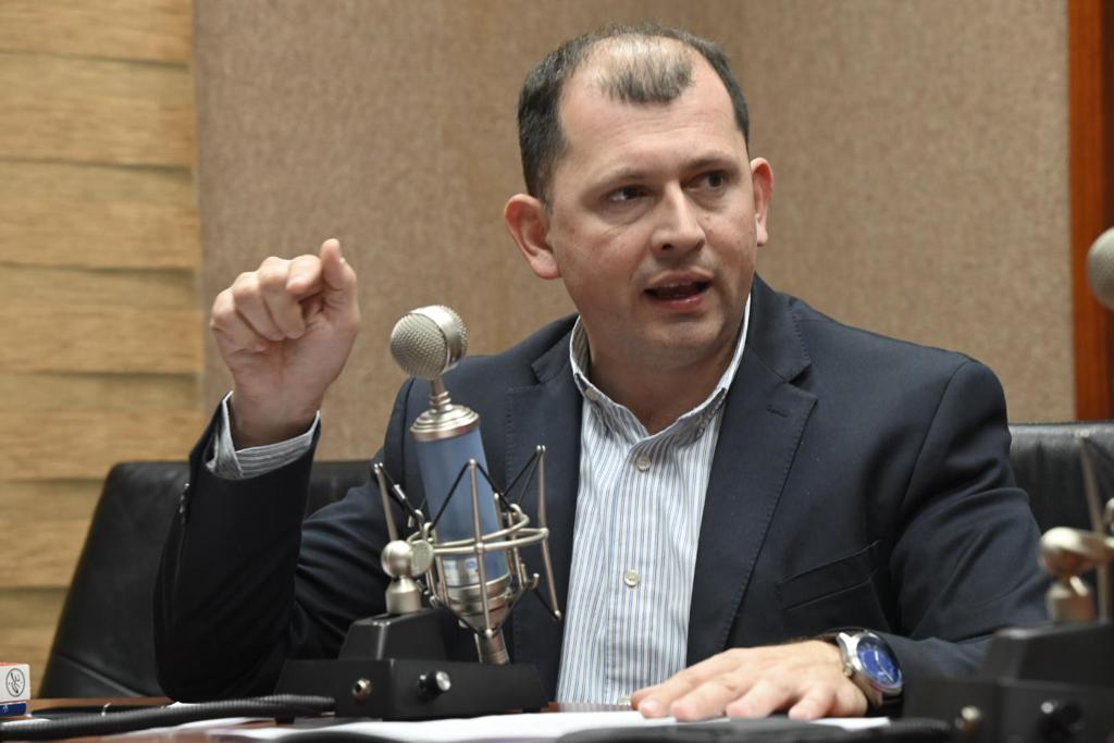 Ella conoce de los desafíos de las universidades, detalla Robespierre Lizárraga