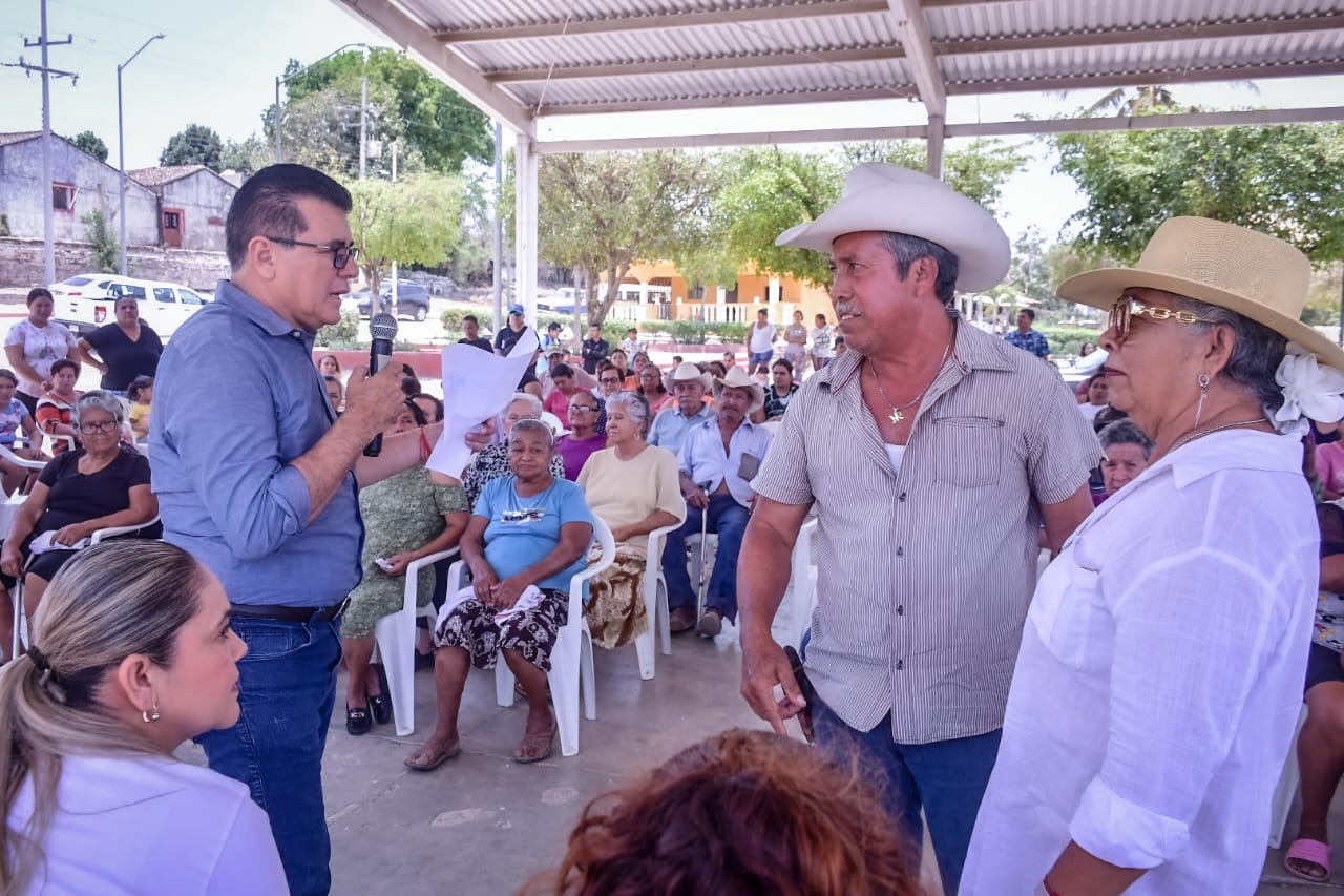 “Todos estos meses nos vamos a dedicar a recorrer las comunidades, a trabajar los pendientes que tenemos y resolver esos pendientes, además de escuchar a la gente” agregó.