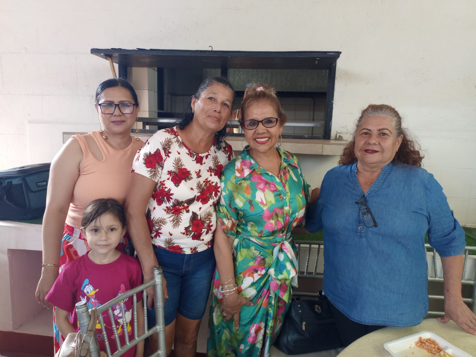 Por su compromiso, dedicación y cariño al proyecto de la Cuarta Transformación, la Diputada federal Olegaria Carrazco Macías, diputada electa de morena del sexto distrito, realizó una gira de agradecimiento por los municipios de Elota, Mazatlán y Cosalá en donde apapachó a las estructuras electorales del partido morena.