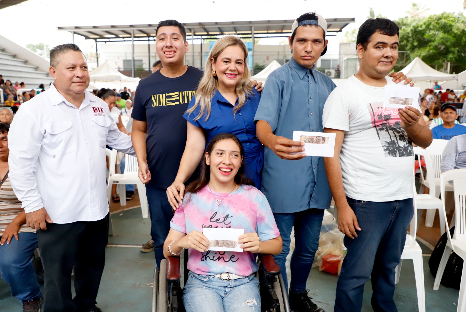 Una mañana de mucha alegría vivieron 500 personas con discapacidad, al recibir los recursos  del Programa Apoyos Económicos a Personas con Discapacidad que otorgan el Sistema DIF Mazatlán y el Gobierno Municipal de Mazatlán.