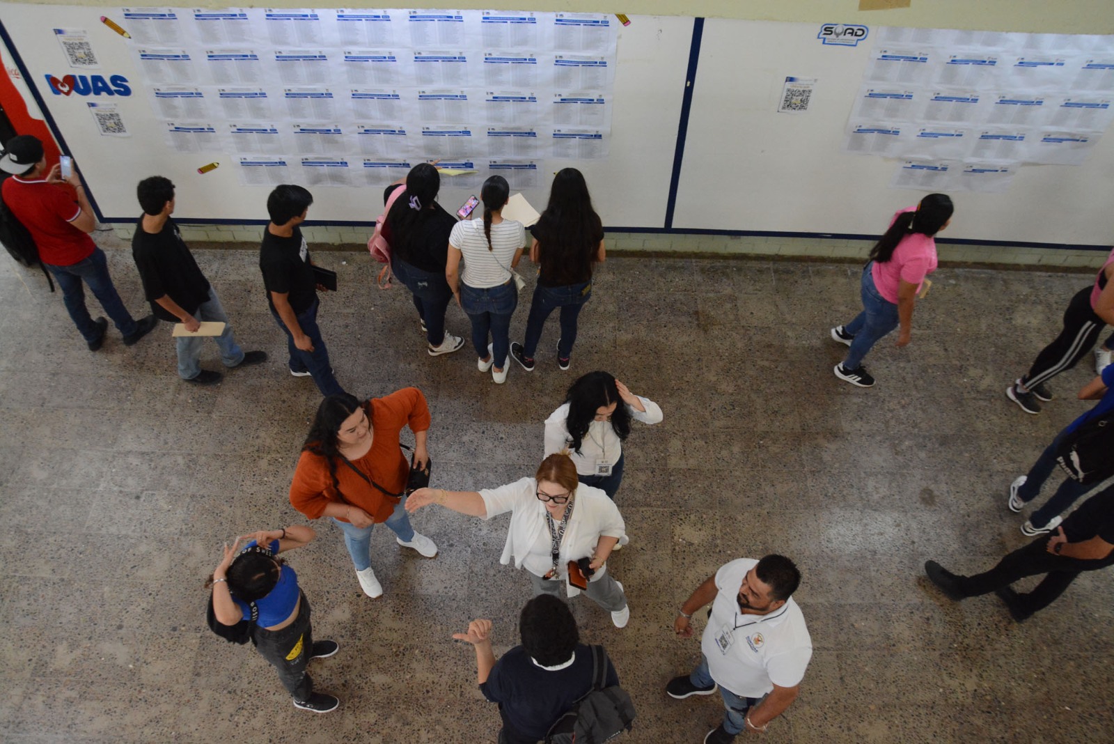 “Por lo regular lo que se publica es el padrón numérico que tiene ver con la ficha correspondiente vinculado a los resultados de su examen, incluso no se le pone ni siquiera una calificación numérica, solamente padrón de aceptados y están todos los folios y fichas correspondientes”, expresó.