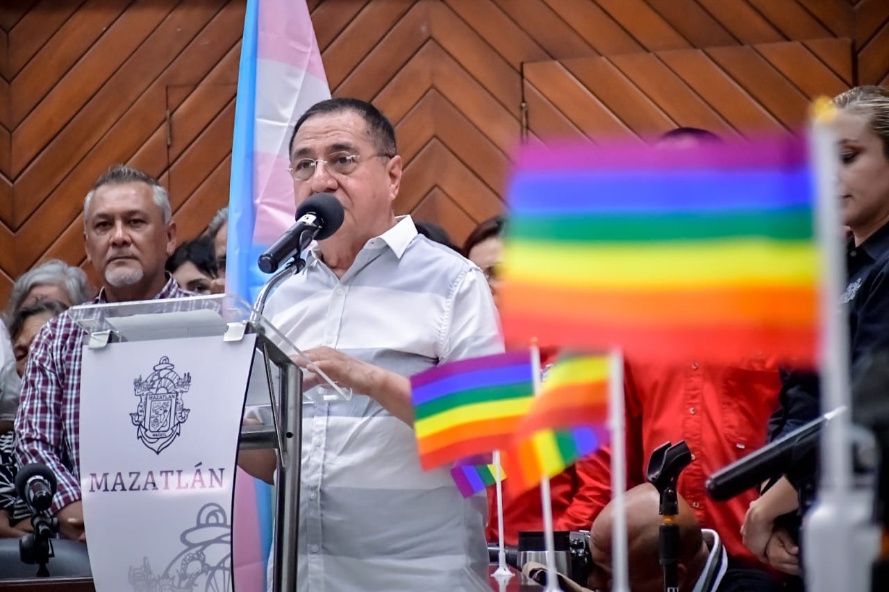 El Alcalde Edgar González resaltó la importancia y el impacto positivo de las acciones llevadas a cabo por los ciudadanos Víctor Manuel Hernández Rodríguez, Angélica Rocío Villaseñor Naranjo y Felipe Osuna.