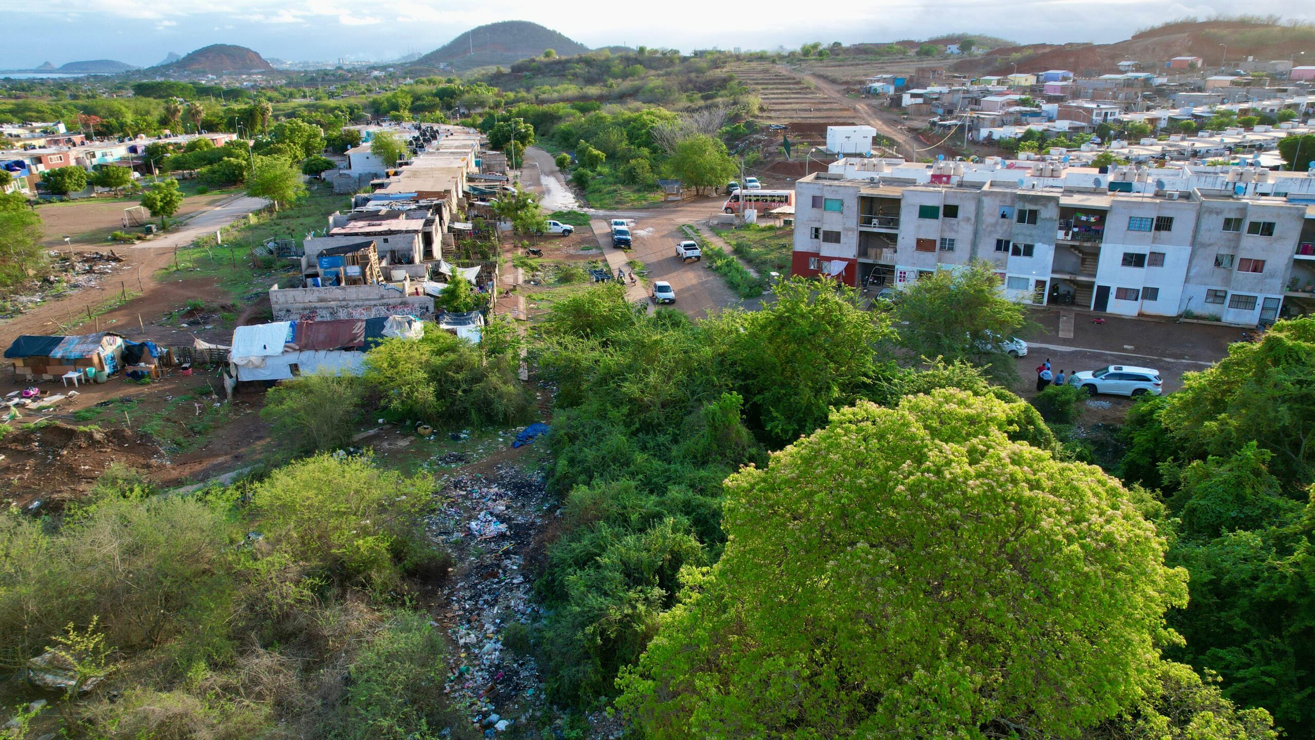 El Primer Edil aseguró que se le da seguimiento puntual a los pendientes en servicios públicos y mejoras que requieren los asentamientos.
