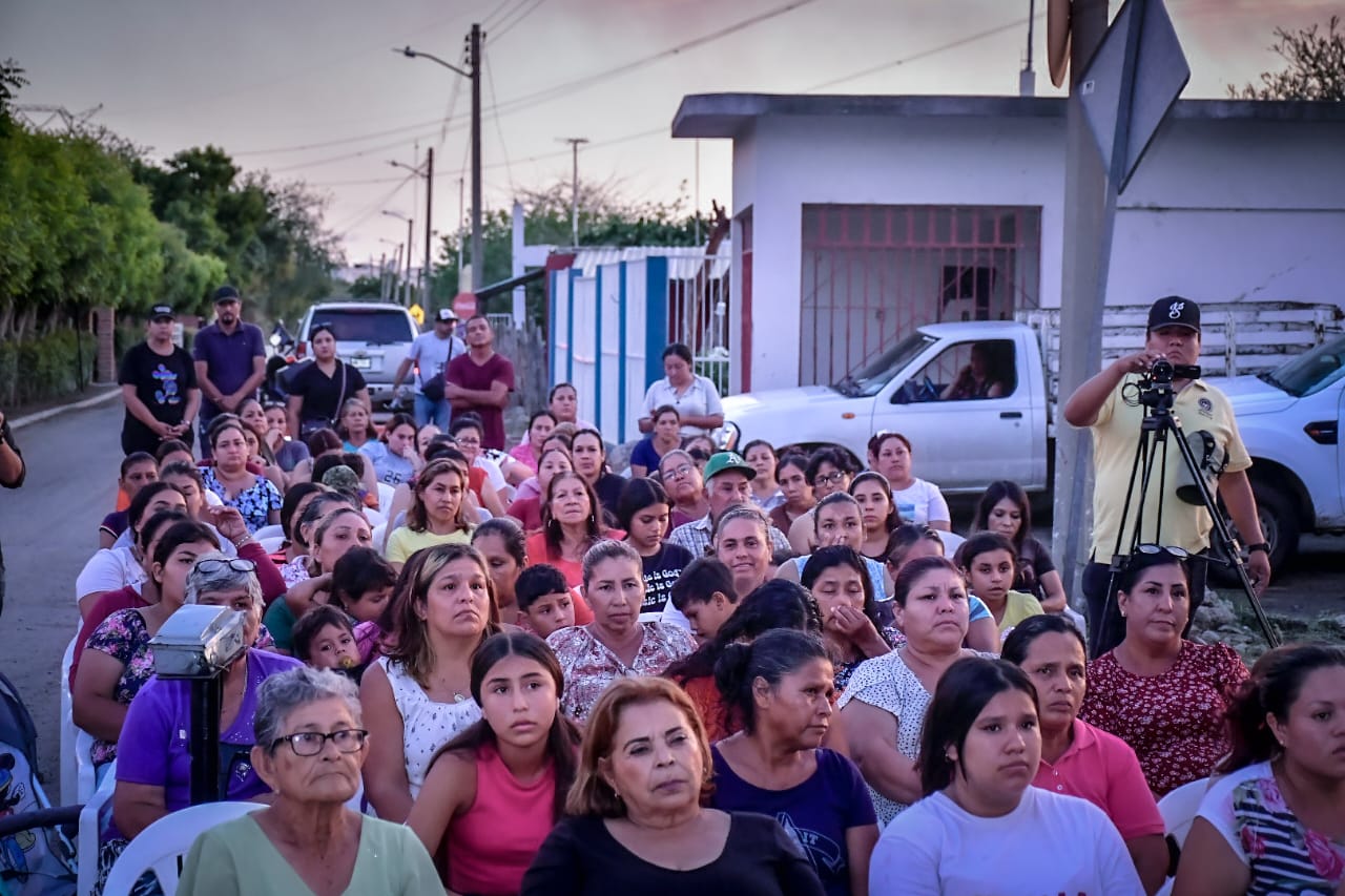 El Alcalde Edgar González aseguró que su administración continuará llevando más acciones sociales a familias de esta localidad.