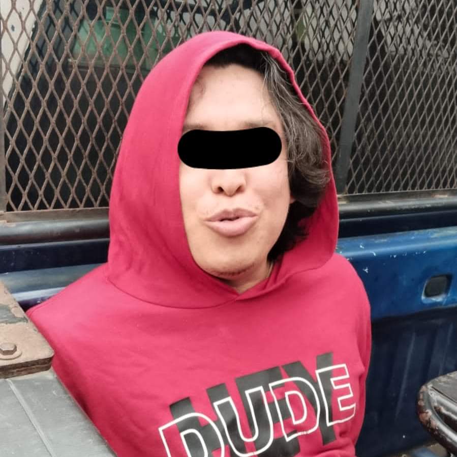 Se mencionó que el individuo amenazó de muerte a colonos y en un convivio asustó a niños con un machete