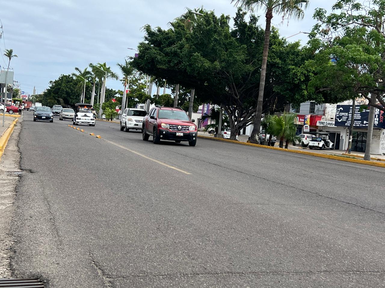 La Alianza de Camiones Urbanos y Suburbanos de Mazatlán, pide que la autoridad municipal retome el proyecto de vialidad del Carril Preferencial, el cual se había implementado y dejó de funcionar, esto lo dio a conocer Efren Landell Osuna, Presidente de la Alianza.