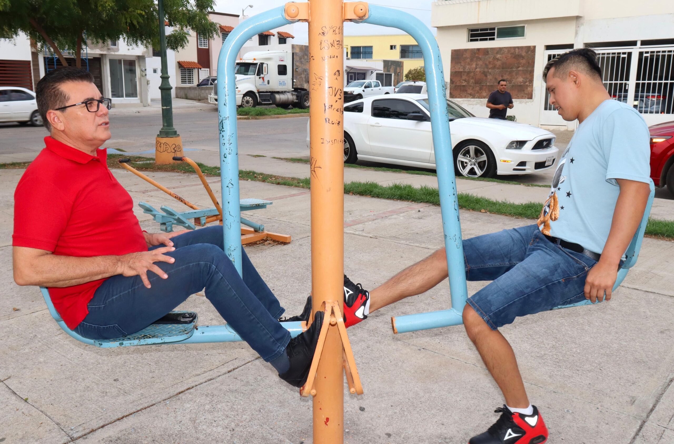 El Alcalde, Edgar González, realiza un recorrido por la Unidad Deportiva “Juan José Heredia”, de Real Pacífico, nombrada así en honor del paratleta multimedallista a nivel nacional.