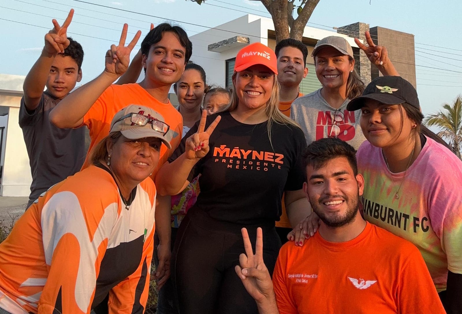 La Delegada Estatal de Jóvenes en Movimiento Sinaloa, Fanny Bonilla, ha dado inicio a las jornadas de reforestación en el municipio de Elota, acompañada por el Delegado Municipal, Alfredo López.