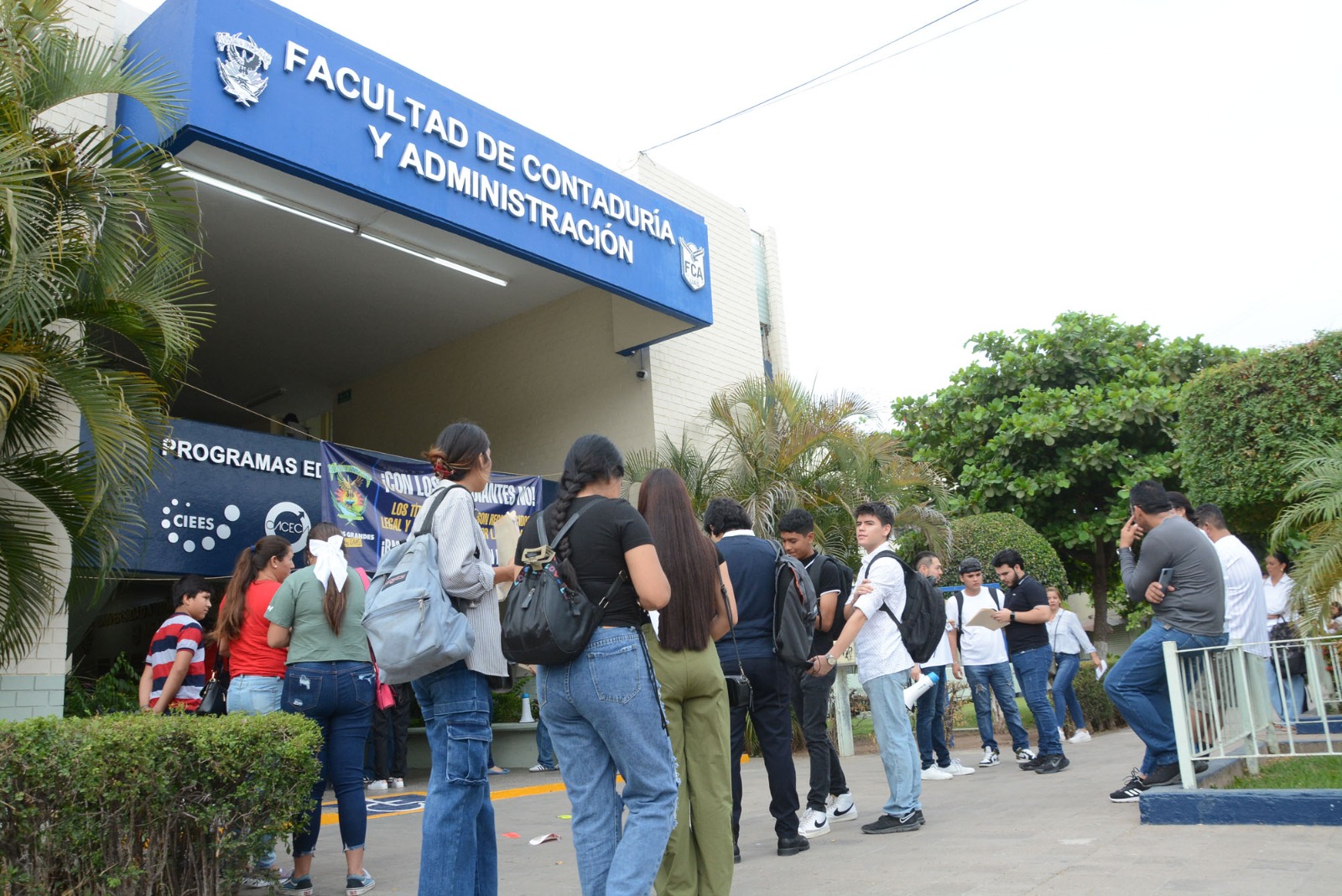Por ser la Universidad Autónoma de Sinaloa (UAS) una institución referente a nivel nacional, así como por ofrecer una formación académica con altos estándares, aspirantes de nuevo ingreso compartieron que eligieron a la máxima casa de estudios, representando esta la mejor opción para su futuro profesional.