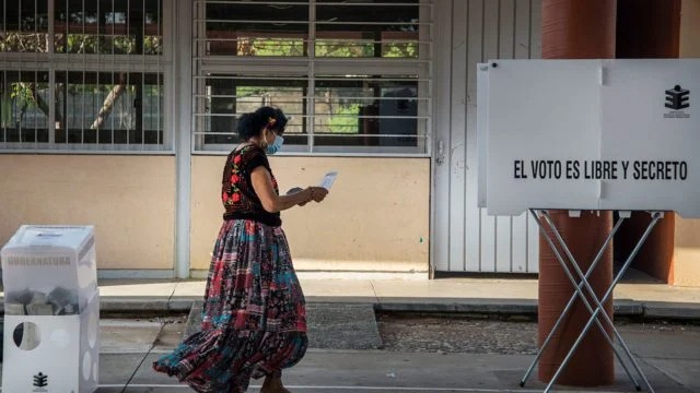 -	Existe una sobre discusión en el tema de las encuestas.
-	La esperanza de la oposición en el voto oculto y de castigo.
-	¿Por quién cree que va a votar su vecino?.
-	Evidente nerviosismo presidencial.
