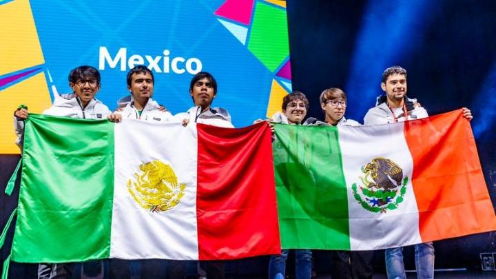 Los campeones de la Olimpiada Internacional de Matemáticas fueron recibidos entre aplausos en su regreso a México