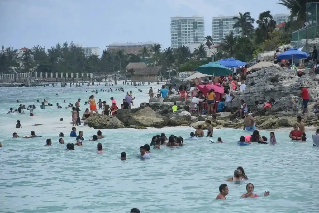 Y también apunta ciudades como Tijuana, Monterrey, Ciudad de México, Puebla, Querétaro, Mérida, Oaxaca, Guadalajara, Aguascalientes, Villahermosa, León, Tuxtla Gutiérrez, San Miguel de Allende y pueblos mágicos, como los principales destinos de ciudad.