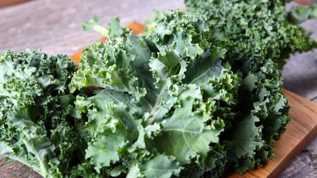 El betacaroteno y la vitamina A son necesarios para el crecimiento y mantenimiento de todos los tejidos del cuerpo, incluyendo la piel y el cabello.