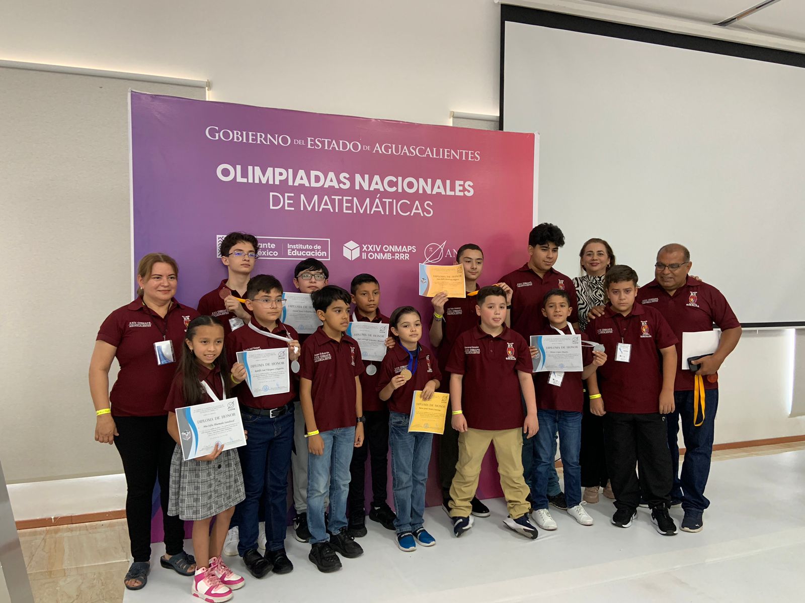 Niñas, niños y jóvenes promesas sinaloenses de las matemáticas, de primaria y secundaria, sacan buenas cuentas en el certamen que se llevó a cabo en Aguascalientes