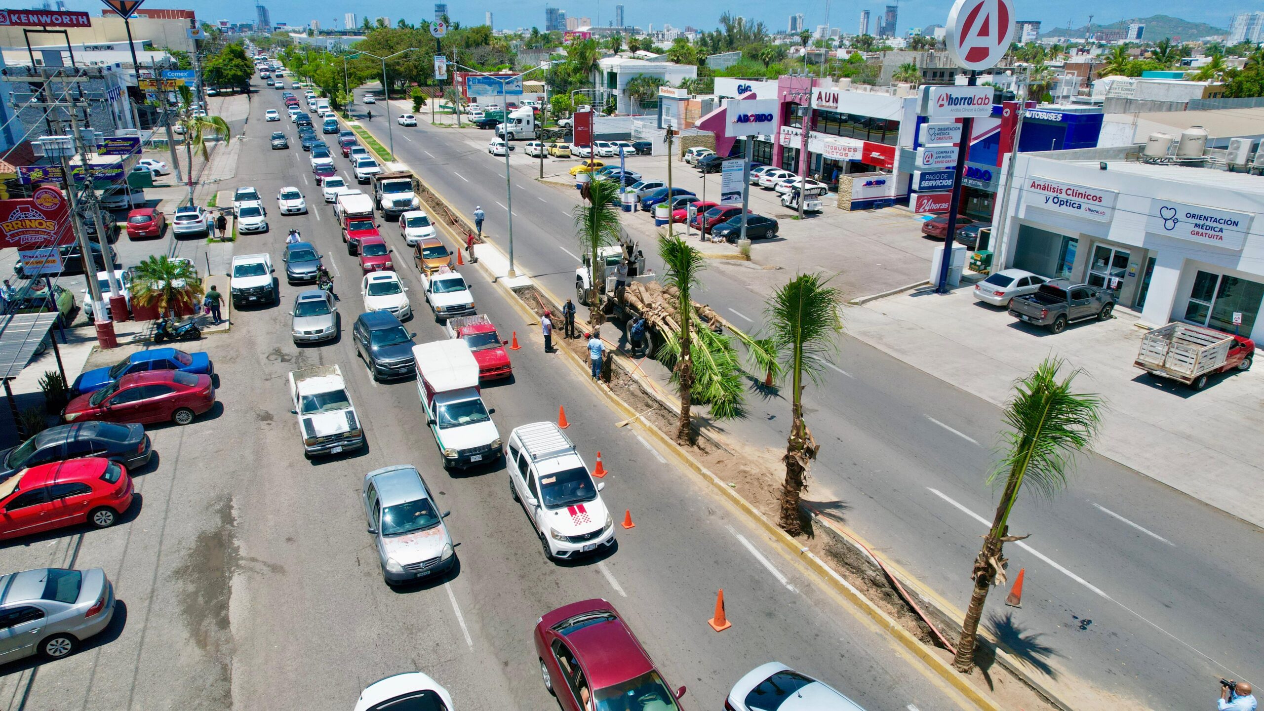 Servicios Públicos continúa trabajando en el embellecimiento de la ciudad.