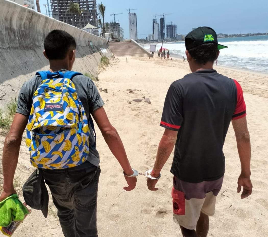 Por consumir sustancias prohibidas en zona de playa son detenidos por Salvamento Acuático