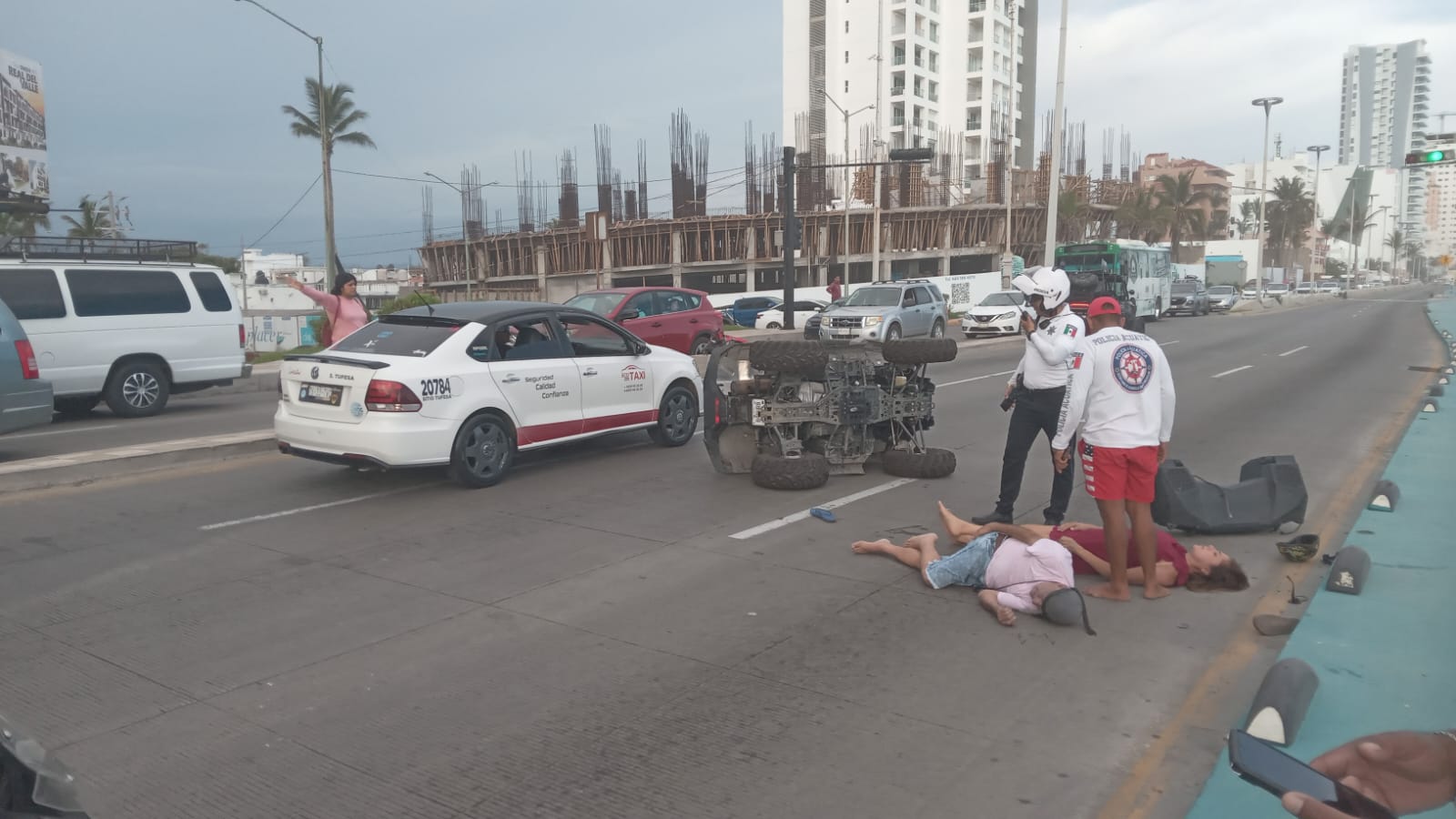 -	Al parecer, el conductor de la cuatrimoto, es el que impactó por alcance a la unidad de dos ruedas