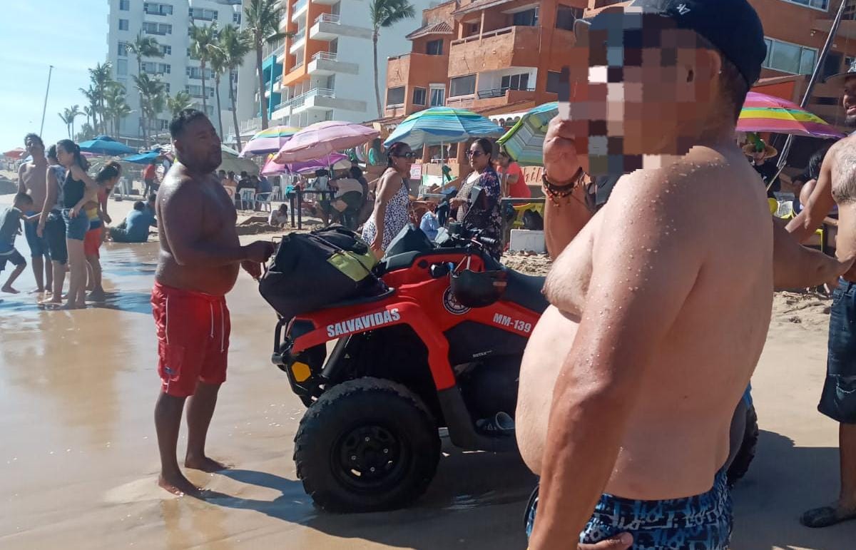 Una atención médica a un hombre derribado por una ola, fue otra de las atenciones que brindó el personal