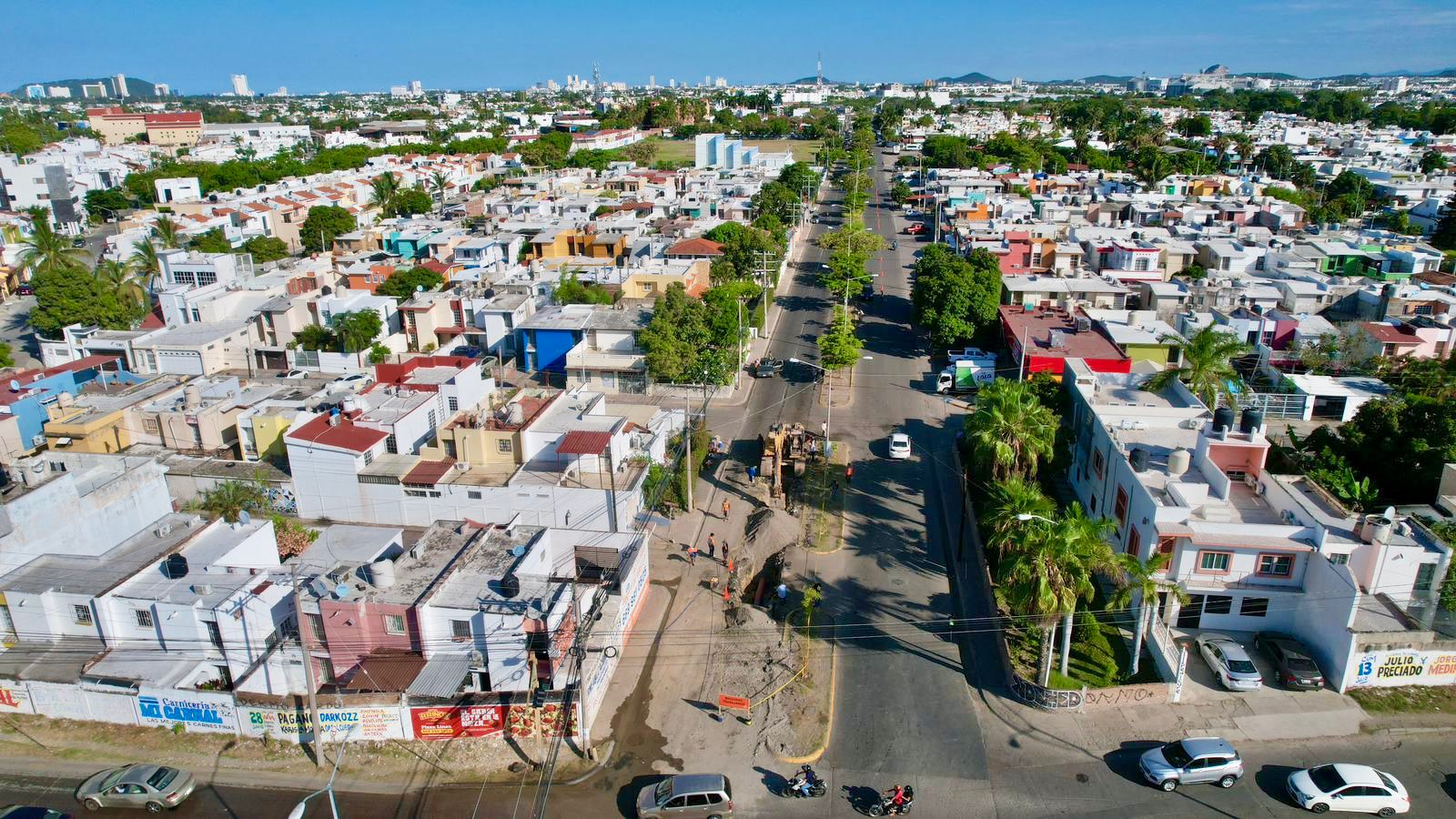 -	El Alcalde Edgar González supervisó la obra que beneficiará a los habitantes de ese asentamiento cuya red de drenaje data de hace 50 años.