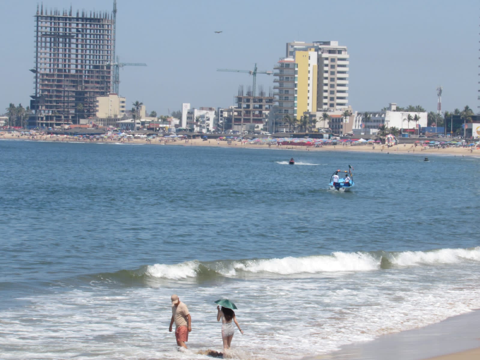 El autocuidado, respeto a las señalizaciones y recomendaciones de los elementos salvavidas son fundamentales para prevenir situaciones de alerta en las playas de Mazatlán.