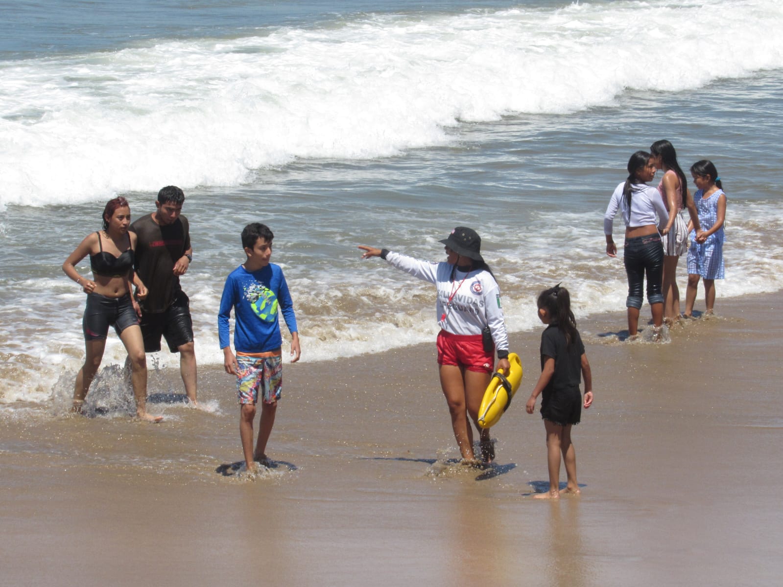 Condiciones moderadas con incremento de oleaje de hasta un metro de altura durante las tardes, se presentarán en las playas de Mazatlán durante sábado y domingo, para el disfrute de bañistas que deseen pasar un rato de esparcimiento.