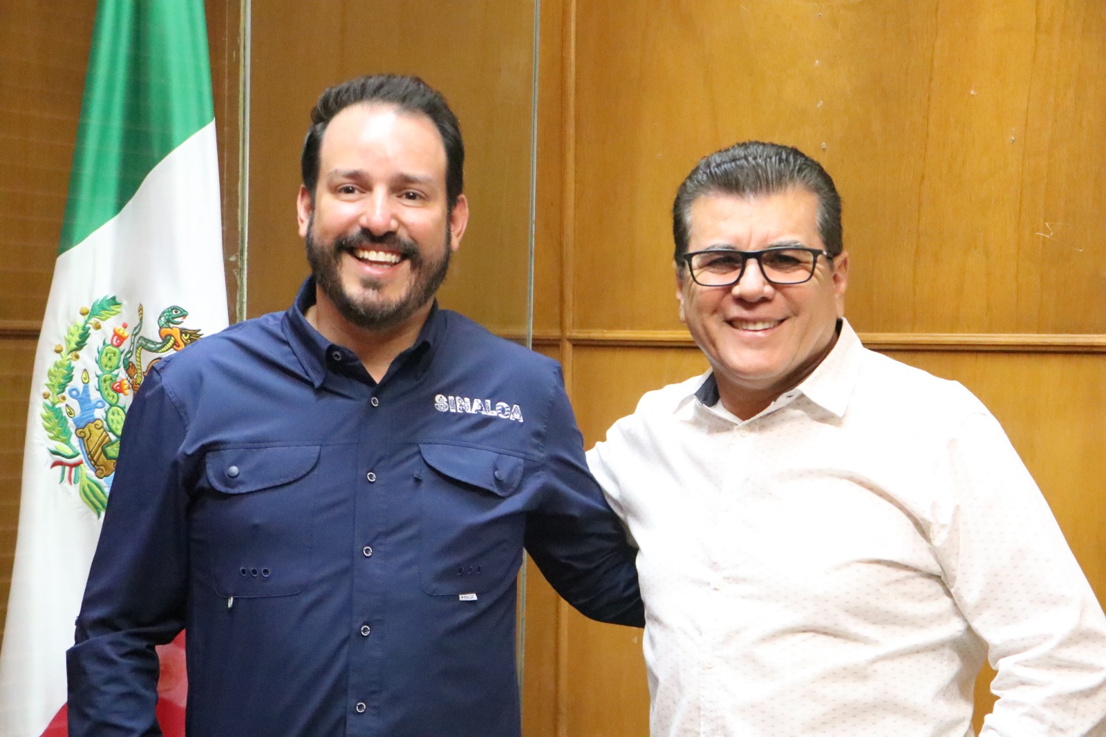 En mesa de trabajo se reúnen el Alcalde Edgar González y el encargado de despacho de la Secretaría de Turismo, Ricardo Velarde.