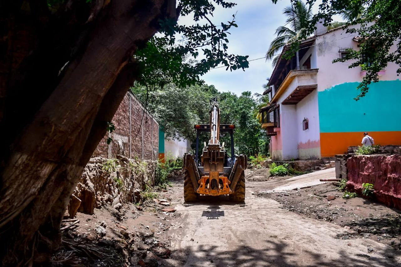 Obras Públicas atiende el llamado de los síndicos para mitigar posibles inundaciones en las zonas bajas de esos poblados.