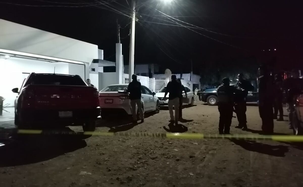 - Los miembros de una familia convivían afuera de una vivienda cuando sujetos armados les dispararon