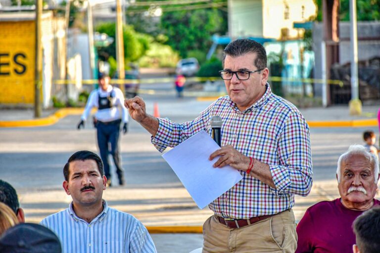 El Alcalde Edgar González entregó las obras integrales de las calles Mangos y Duraznos.