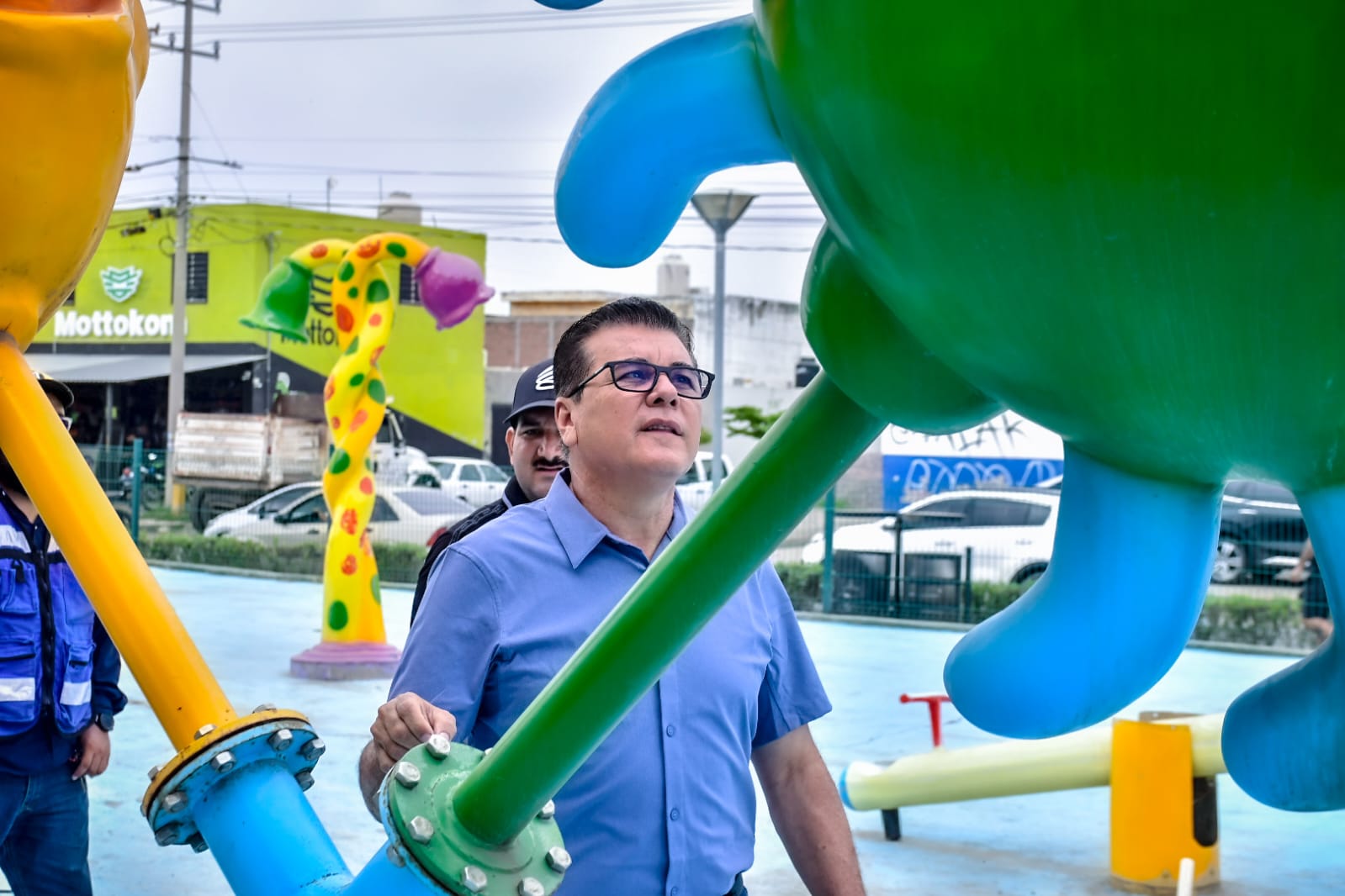 Esta obra vendrá a ofrecer un área de recreación a los niños de esta zona por eso estará listo a la brevedad.