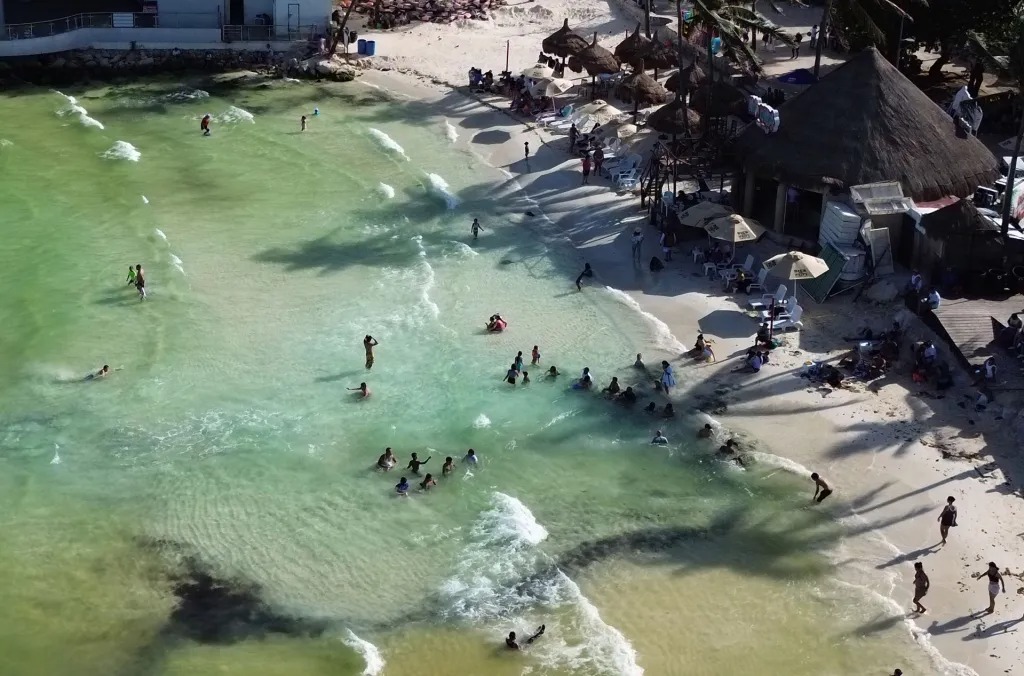 Por su ubicación y fácil acceso, los ojos de agua se ha convertido en una de las grandes atracciones del momento y muchos turistas aprovechan para tomarse fotos y sacar videos