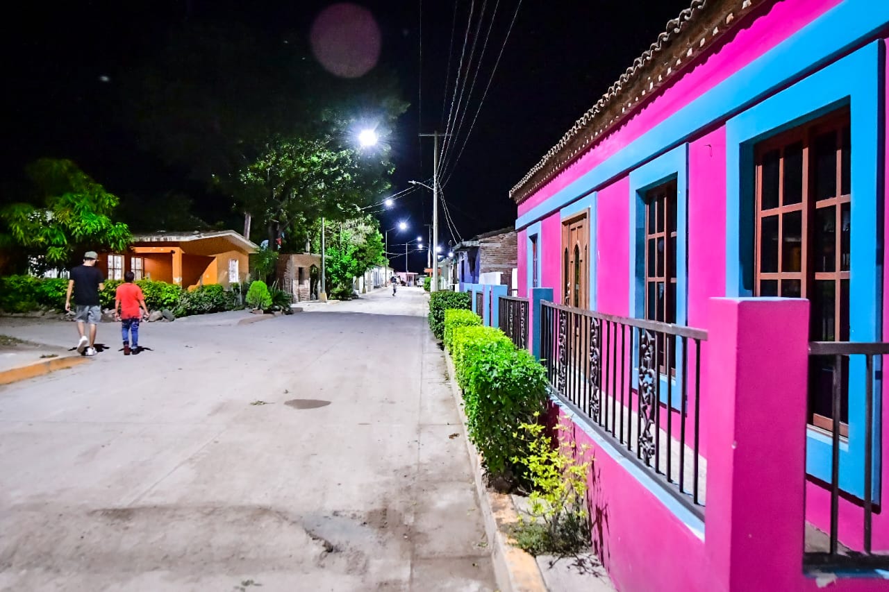 El Alcalde Edgar González refrendó su compromiso con las comunidades y aseveró que su objetivo es iluminar toda la zona rural.