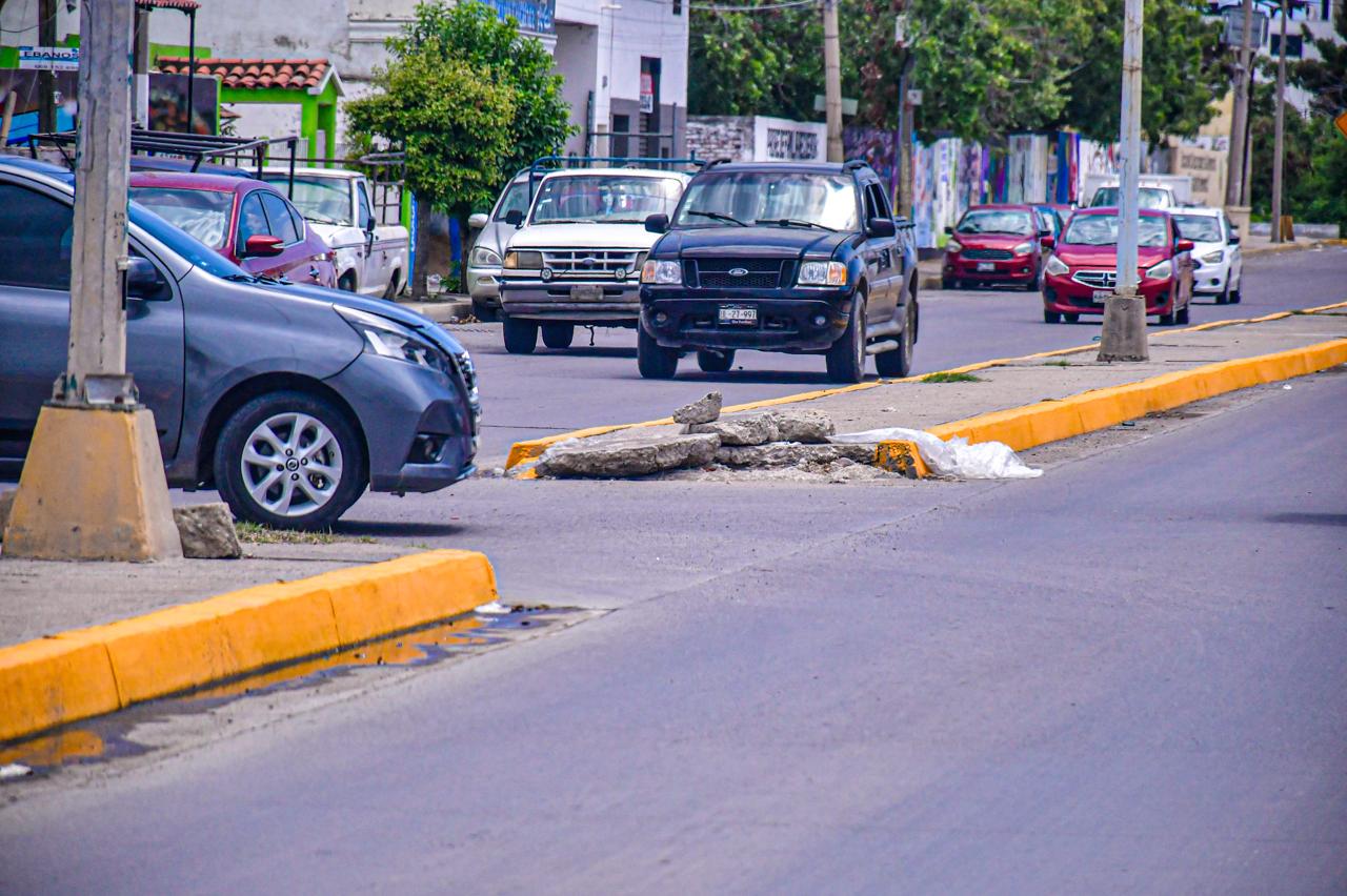 -	Cuadrillas de albañilería trabajan en el mejoramiento de la infraestructura para evitar incidentes con los peatones.