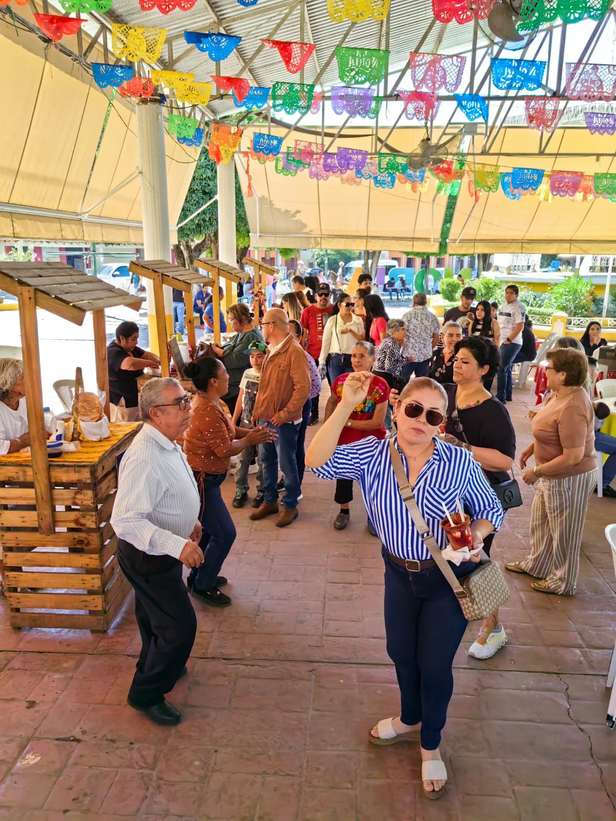 -	En el marco de la celebración del aniversario del tianguis, se reconocerá a los 21 niños, niñas y adolescentes que conforman la segunda generación de anfitriones turísticos “Cuichis Noreñas”.