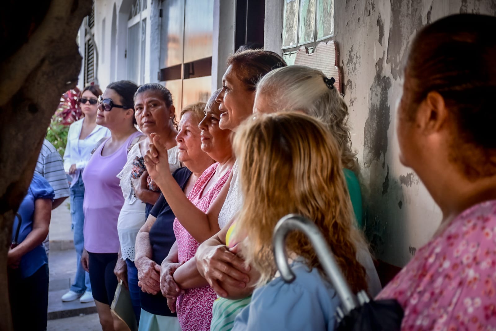 El Gobierno de Mazatlán que encabeza el Alcalde Edgar González atiende de manera inmediata las necesidades de los habitantes de la calle Girasoles en el Fraccionamiento Jacarandas.