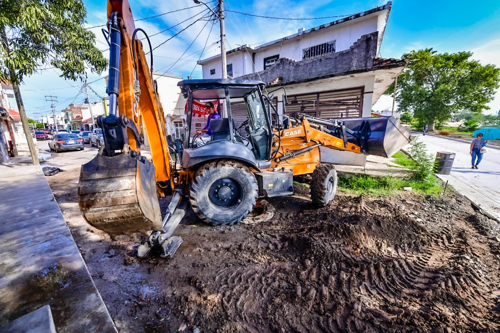 -	Esta obra constará de la sustitución de la tubería colapsada de drenaje, concreto y la instalación de descargas domiciliarias.