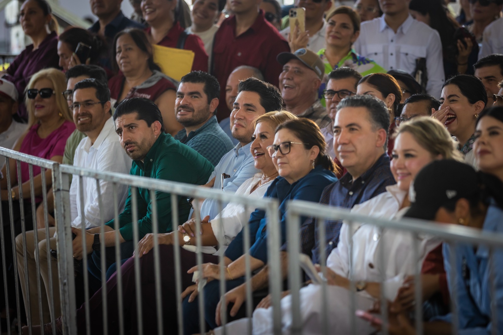 En la explicación que hizo el director del Instituto Mexicano del Seguro Social, Zoé Robledo Aburto, informó que el nuevo Hospital General de Culiacán cuenta con 120 camas, 52 consultorios de diferentes especialidades, tomógrafo, resonancia magnética, ultrasonido, y sala de hemodiálisis.