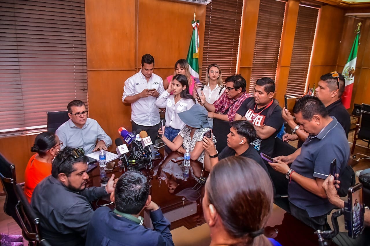 El campeón y orgullo mazatleco arribará al aeropuerto el lunes 19 de agosto a las 11:35 de la mañana, posteriormente, a la 1:00 de la tarde se tendrá una sesión solemne de Cabildo para reconocer al pugilista y a su entrenador.