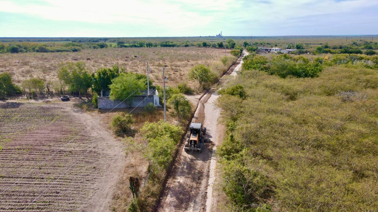 -	El Director de Obras Públicas, Rigoberto Arámburo precisó que se tiene una maquinaria permanente para atender los accesos de las comunidades.