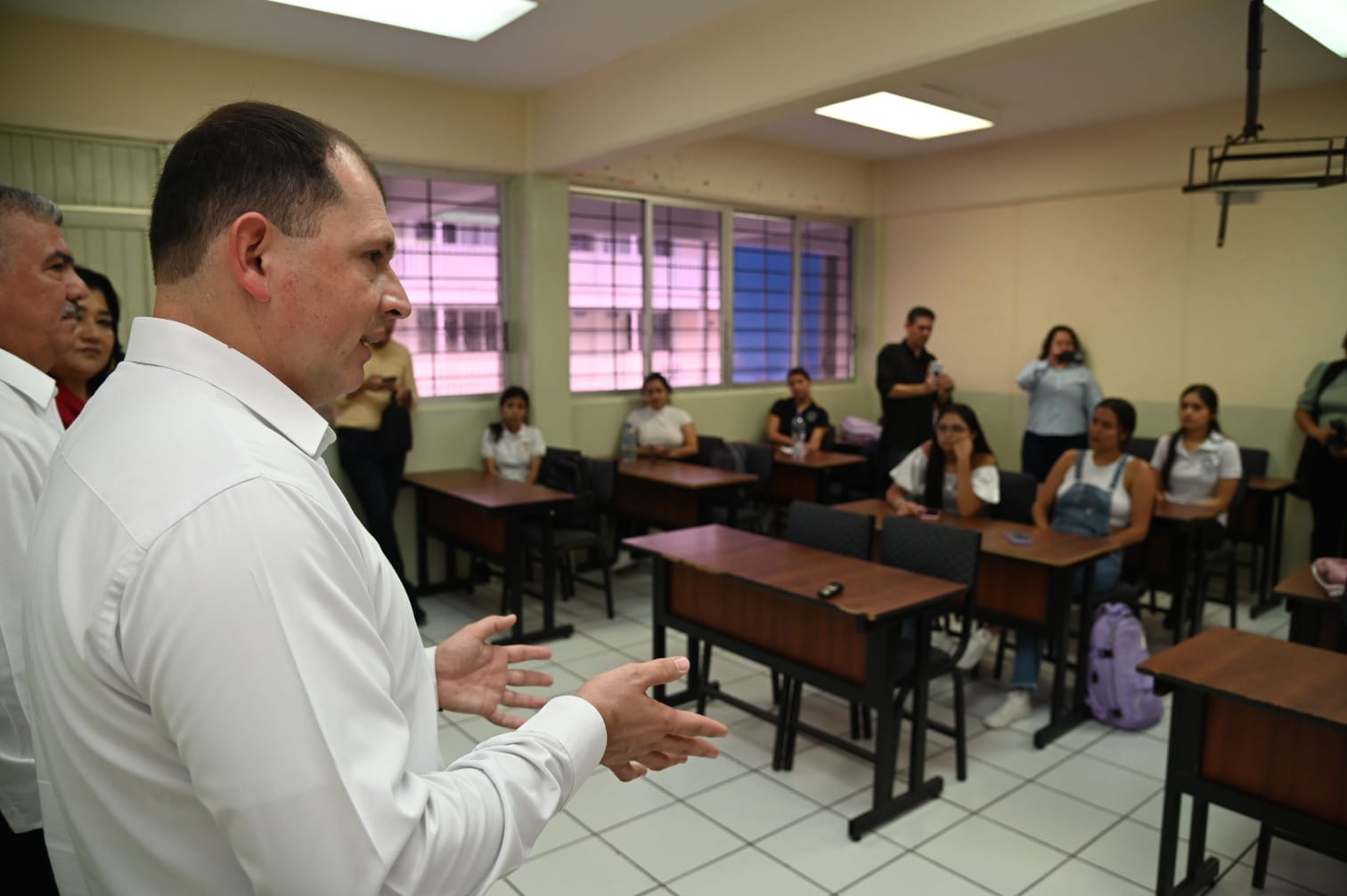 -	Con el llamado a defender a la UAS y retomar la lucha por la autonomía, más de 170 mil alumnos volvieron a las aulas rosalinas en el inicio del ciclo escolar 2024-2025