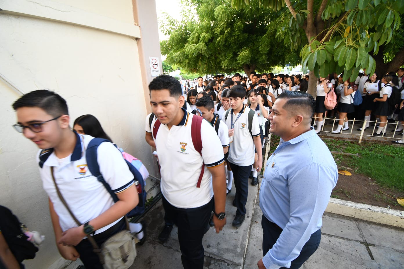 -	De nueva cuenta la sociedad sinaloense y sus diversas comunidades brindan la confianza para que la Universidad Autónoma de Sinaloa (UAS), sea la casa de estudios de cientos de miles de estudiantes que ingresan al Ciclo Escolar 2024-2025.