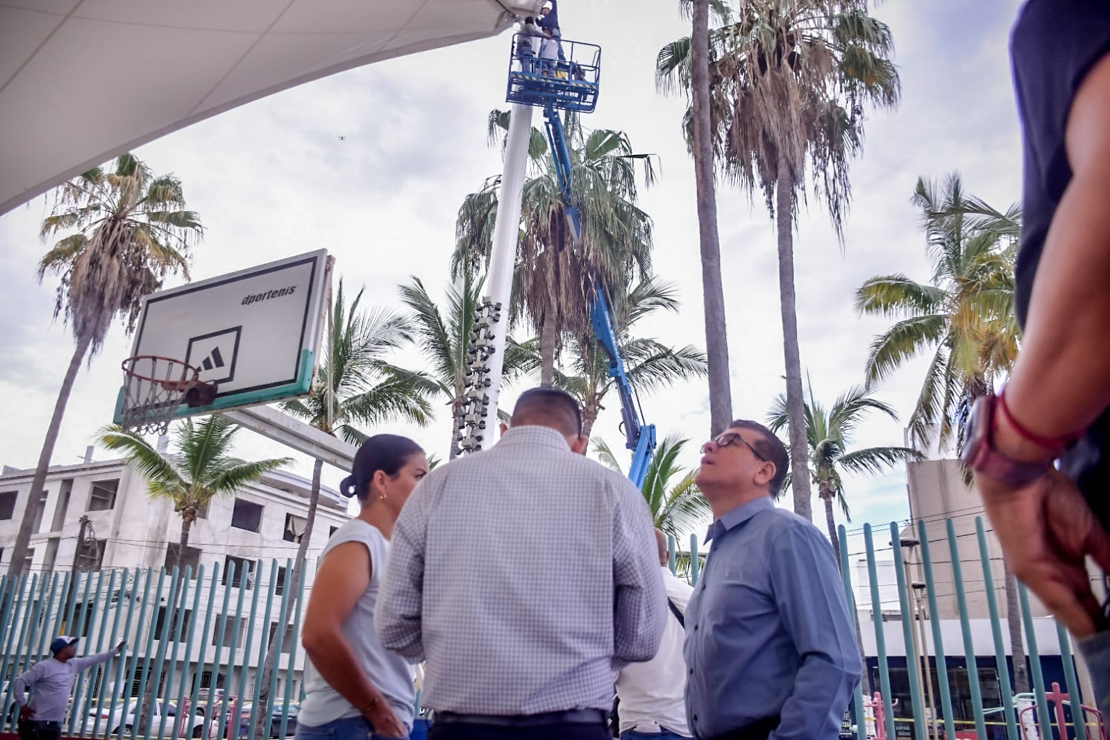 Estrena velaria el parque Martiniano Carvajal.