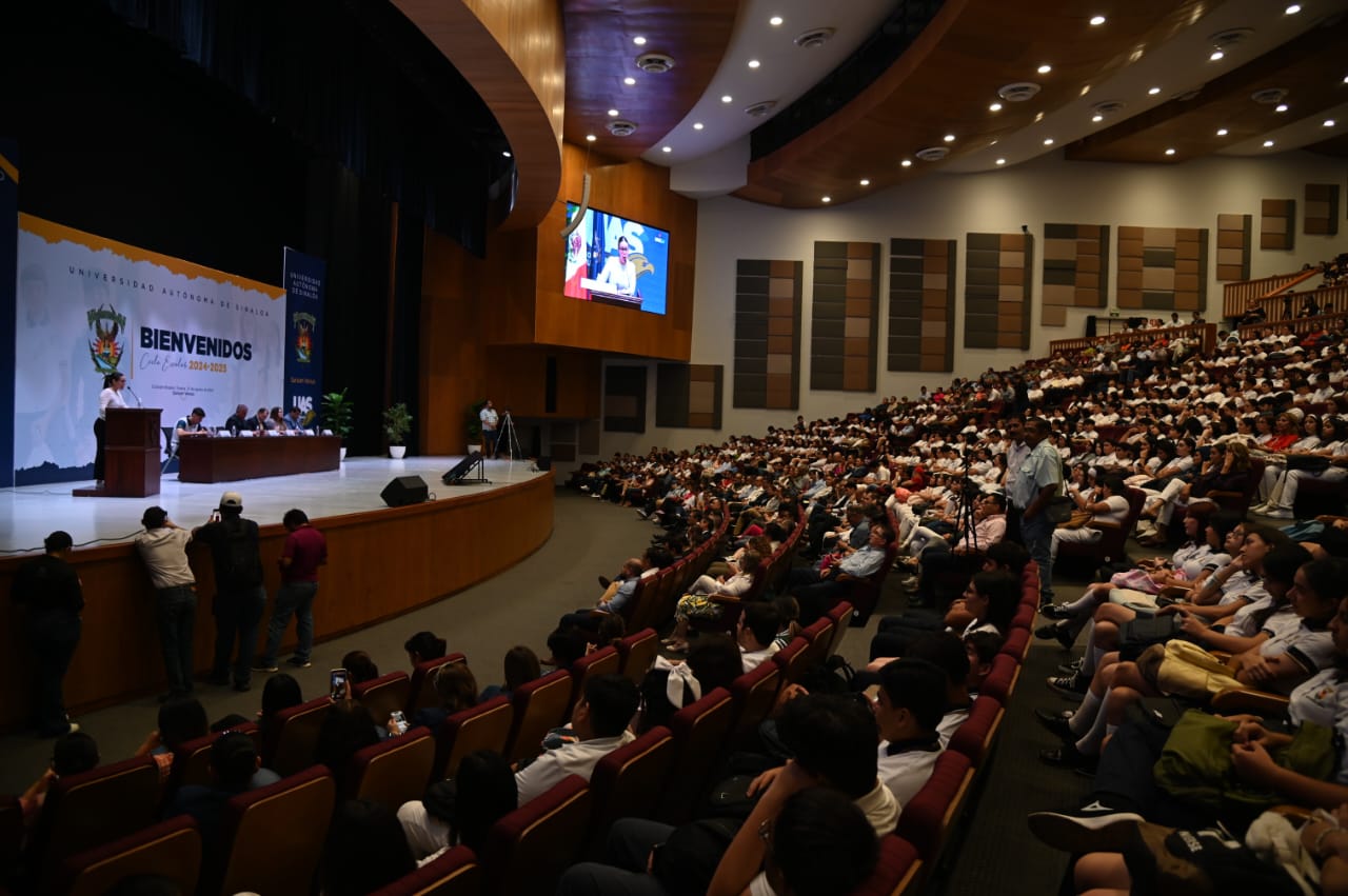 -	Esto por su calidad educativa, así como su compromiso al desarrollo social y económico 