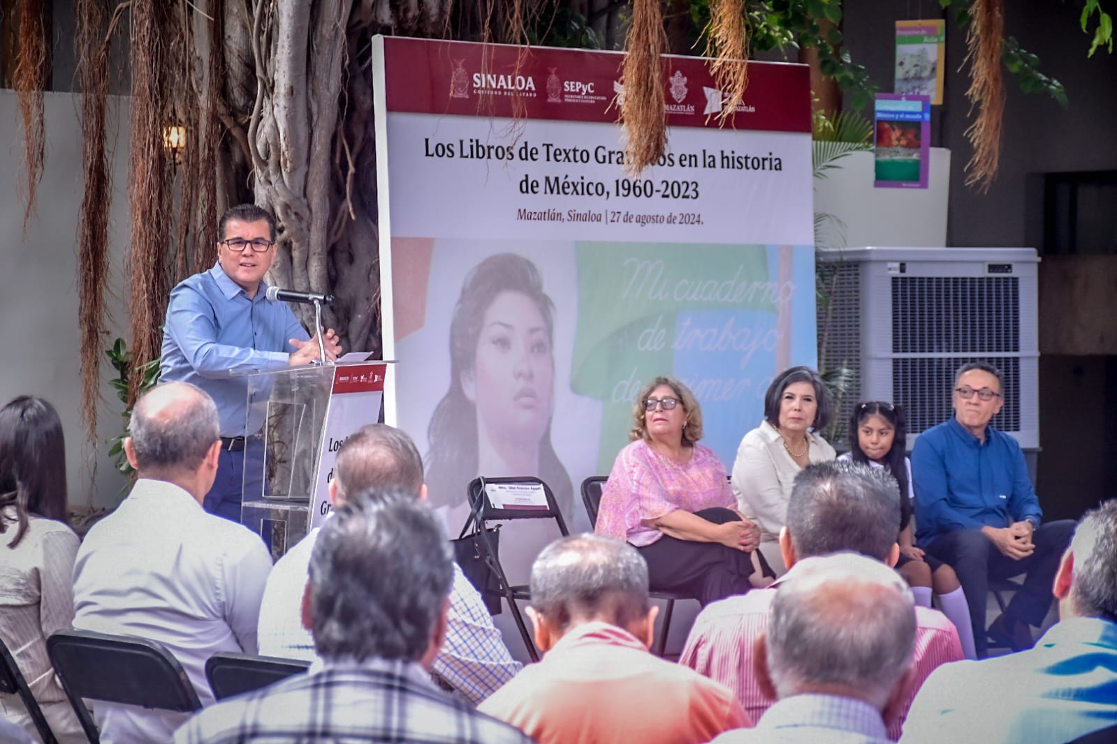 La mañana de este martes se inauguró la exposición “Libros de Texto Gratuitos en la Historia de México 1960-2023” en el Museo de Arte, brindando una oportunidad para que niños, jóvenes y adultos redescubran los libros que acompañaron a generaciones pasadas en su formación académica.